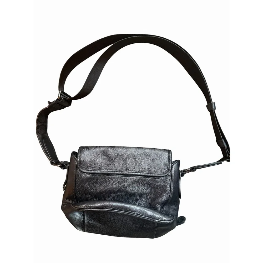 Coach Sullivan Flap Cross. Black